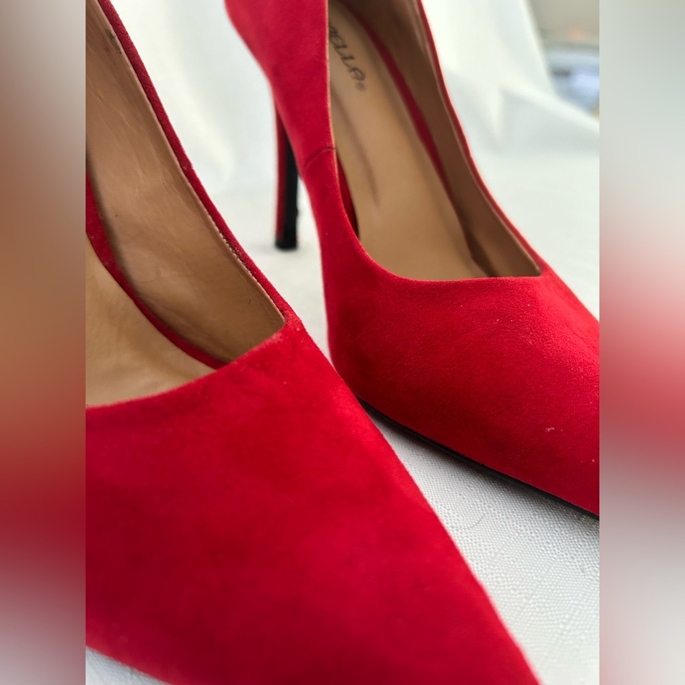 Red faux Suede Pumps